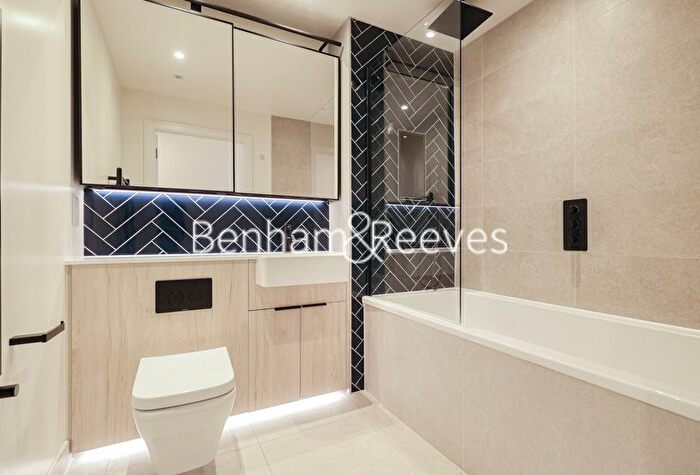 2 Bedroom Flat To Rent In Cedrus Avenue, Southall, UB1