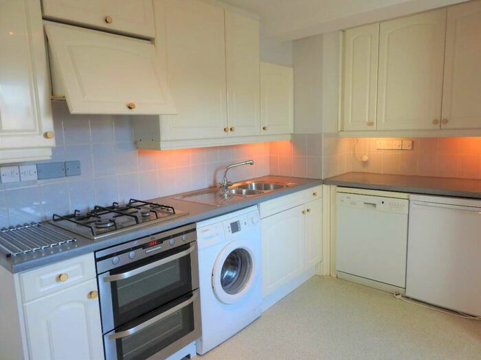 2 Bedroom Flat To Rent In London, SW10
