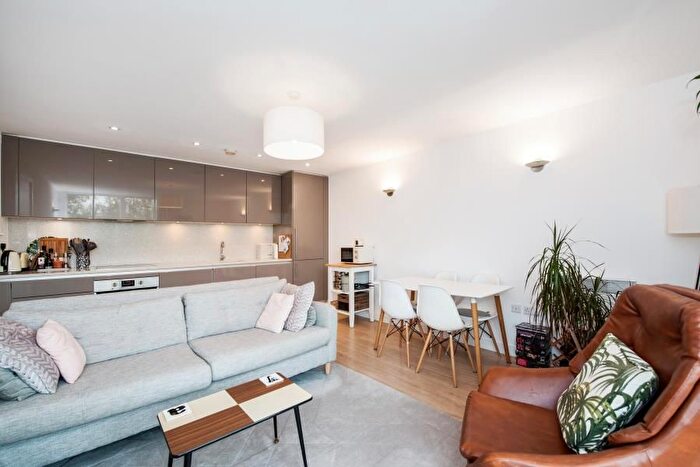 2 Bedroom Flat To Rent In Chadwell Lane, Crouch End, N8