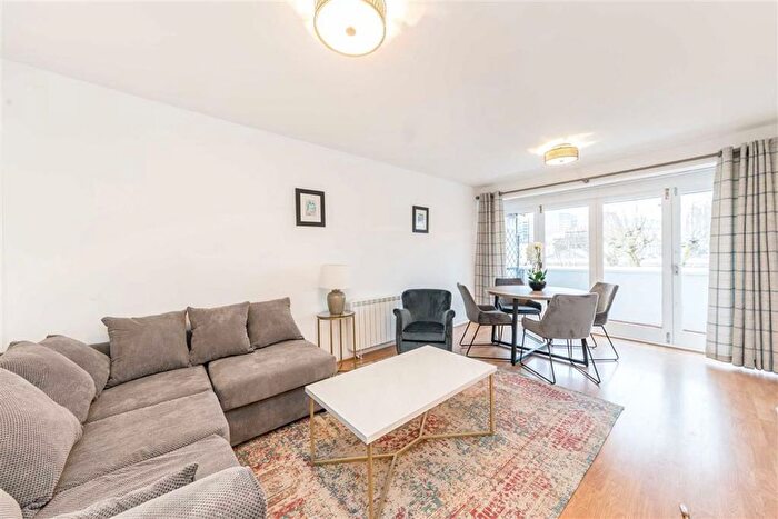 2 Bedroom Flat To Rent In Porchester Square, London, W2