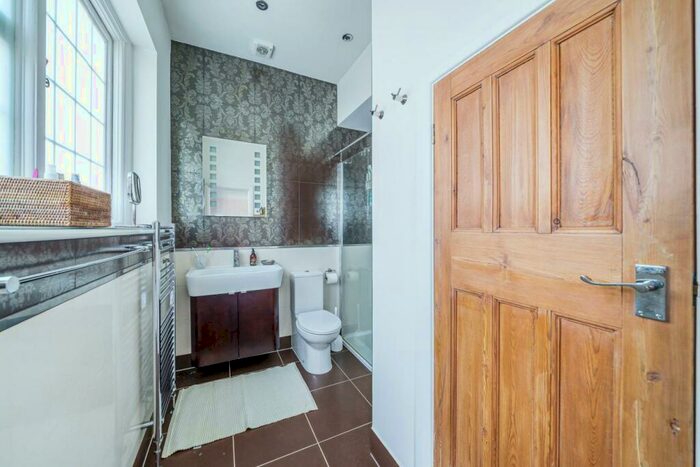 6 Bedroom Semi-Detached House For Sale In Elgin Road, Alexandra Park, N22
