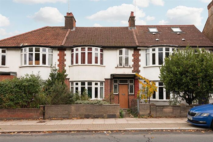 3 Bedroom Terraced House For Sale In Oakleigh Road South, London, N11