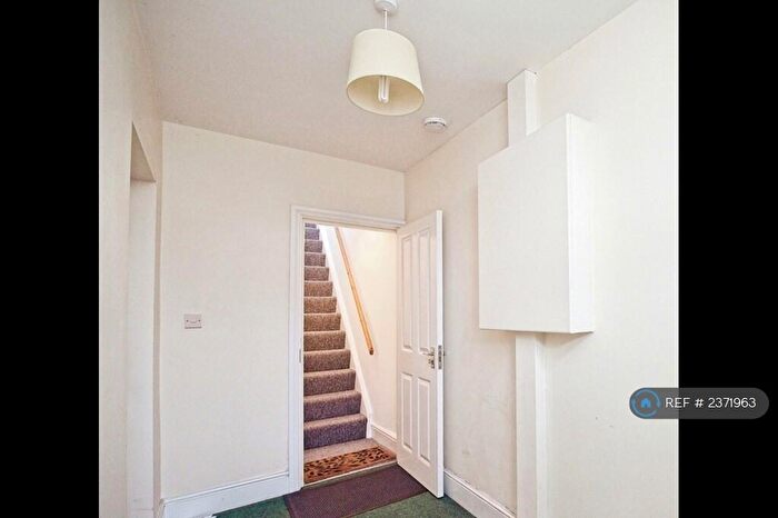 2 Bedroom Flat To Rent In Church Road, Kingswood, Bristol, BS15