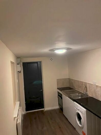 Studio To Rent In Portland Rd, Norwood, SE25