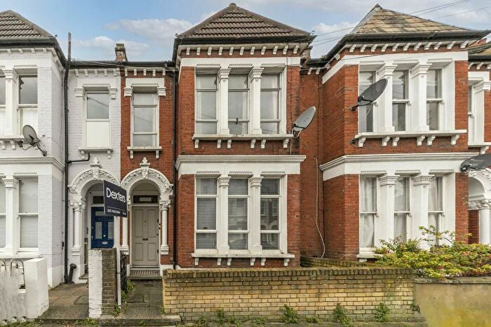 2 Bedroom Flat To Rent In Edgeley Road, London, SW4