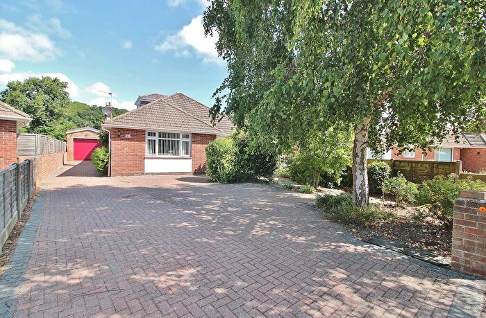 4 Bedroom Detached Bungalow For Sale In Sandyfield Crescent, Cowplain, PO8