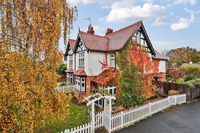 4 Bedroom Semi-Detached House For Sale In Orchard Place, Clifford Chambers, CV37