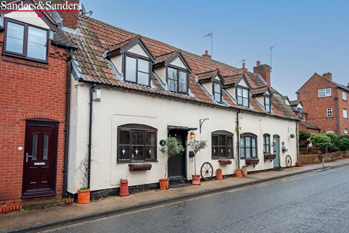 2 Bedroom Cottage For Sale In Alcester Road, Feckenham, Redditch, B96