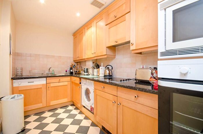 1 Bedroom Flat To Rent In Rosebery Avenue, Finsbury, London, EC1R