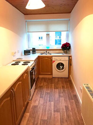 2 Bedroom Flat To Rent In Oldcroft Place, Aberdeen, AB16