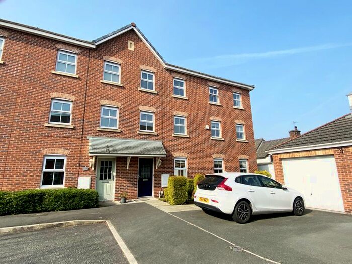 4 Bedroom Town House To Rent In Bridgewater Close, Frodsham, WA6
