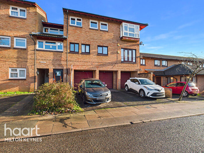 2 Bedroom Apartment For Sale In Kirkstall Place, Oldbrook, MK6