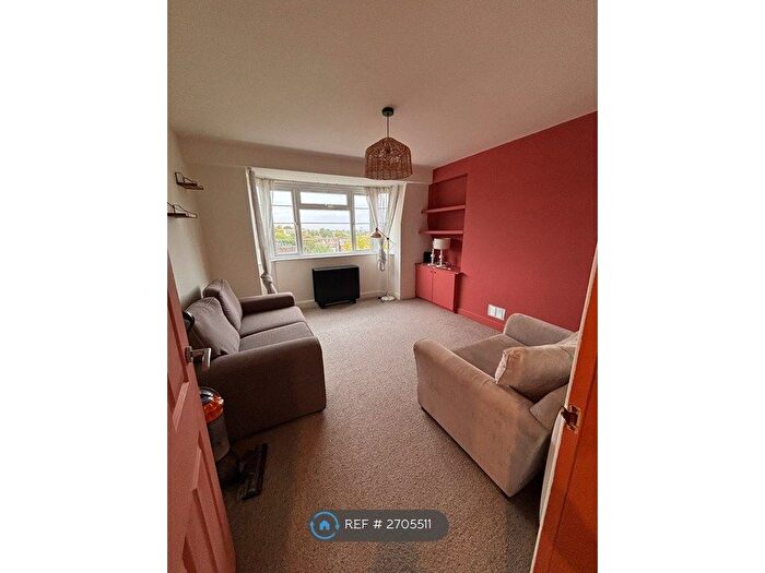 2 Bedroom Flat To Rent In Compton Court, London, SE19