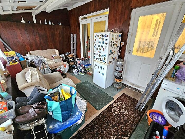 3 Bedroom End Of Terrace House For Sale In Glencroft Road, Solihull, B92