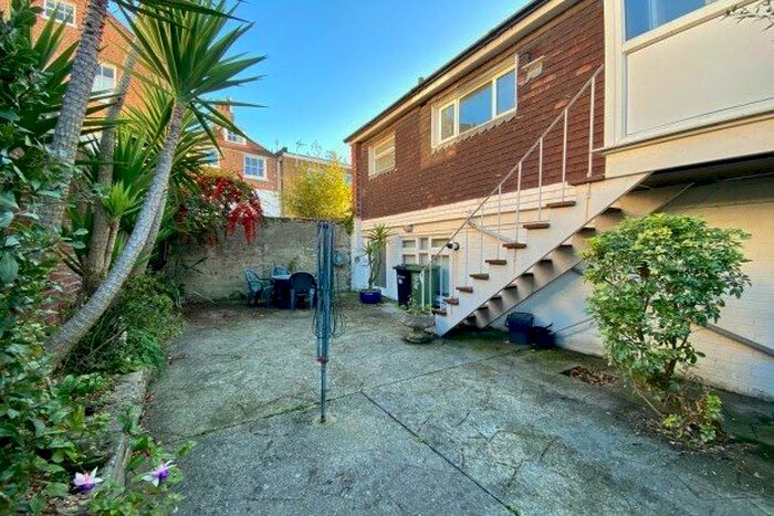 1 Bedroom Flat To Rent In St Thomas's Street, Portsmouth, PO1