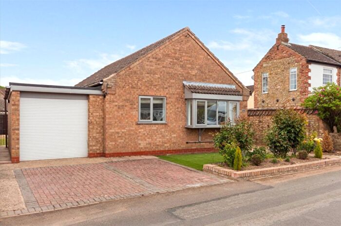 2 Bedroom Detached Bungalow For Sale In Cocketts Lane, Hibaldstow, DN20
