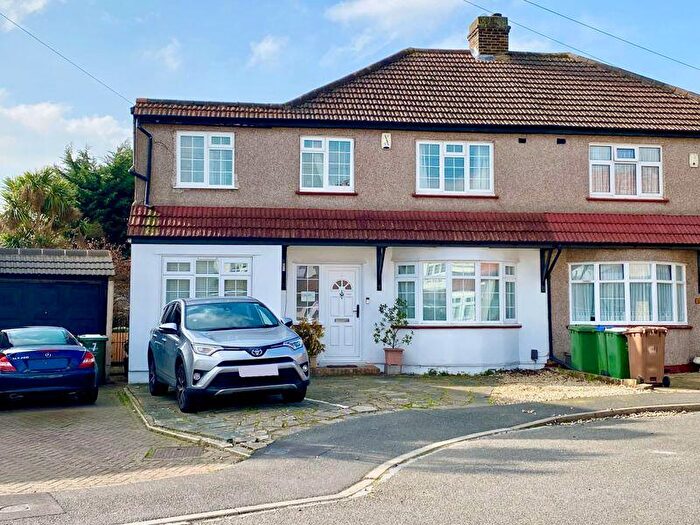 4 Bedroom Semi-Detached House For Sale In Windsor Road, Bexleyheath, DA6