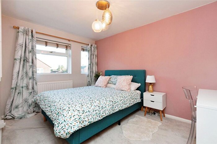 3 Bedroom End Of Terrace House For Sale In Gravelly Close, Tadley, Hampshire, RG26