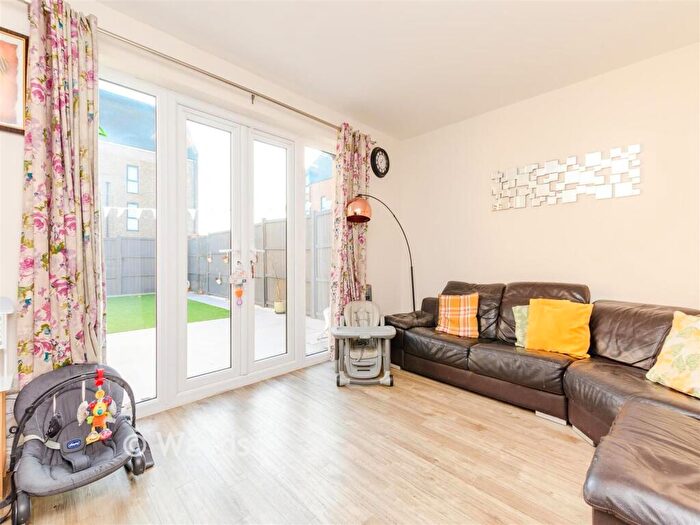 4 Bedroom Semi-Detached House For Sale In Crusade Way, Rochester, Kent, ME2