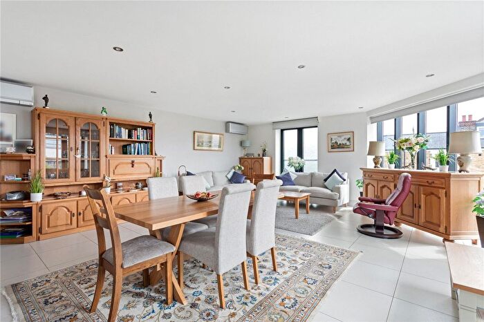 2 Bedroom Flat For Sale In Lambton Road, London, SW20