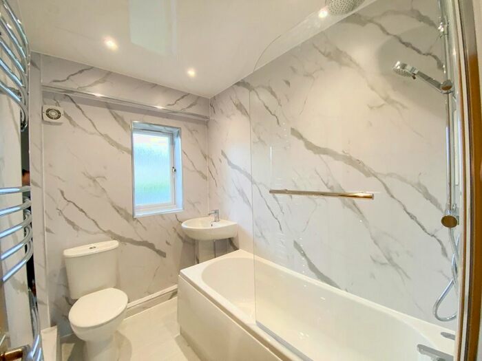 2 Bedroom Flat To Rent In Telford Drive, Crewe Toll, Edinburgh, EH4