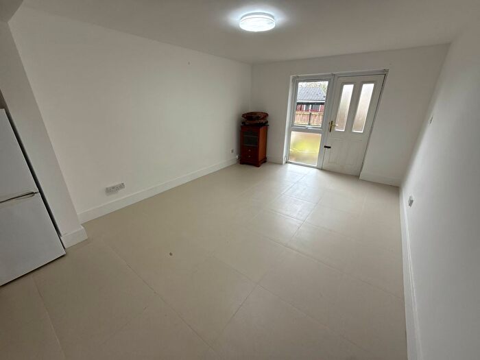 1 Bedroom Flat To Rent In Queens Road, Manchester, M40