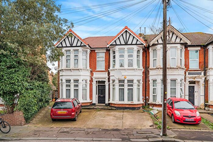 2 Bedroom Flat For Sale In Redcliffe Gardens, Ilford, IG1