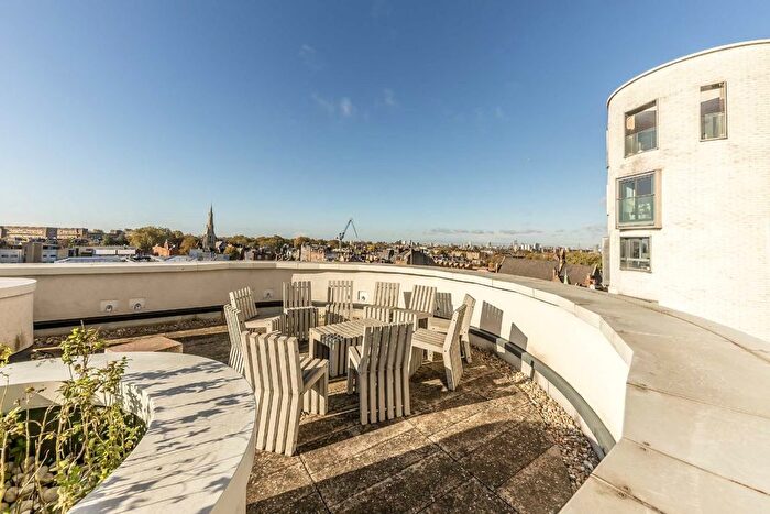 2 Bedroom Flat To Rent In Clement Avenue, Clapham, SW4