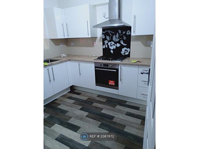 3 Bedroom End Of Terrace House To Rent In Warmsworth Road, Doncaster, DN4