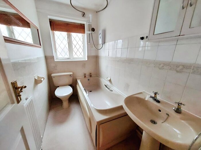 2 Bedroom Semi-Detached House For Sale In Waterslea, Eccles, M30
