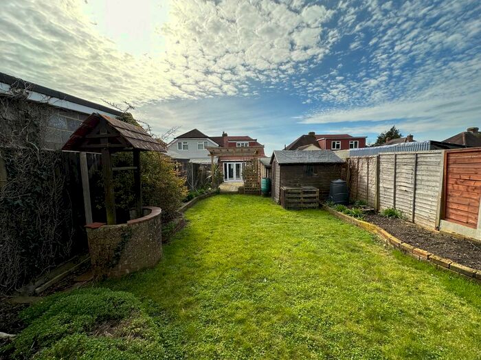 4 Bedroom Semidetached Bungalow For Sale In The Crossway, Portchester
