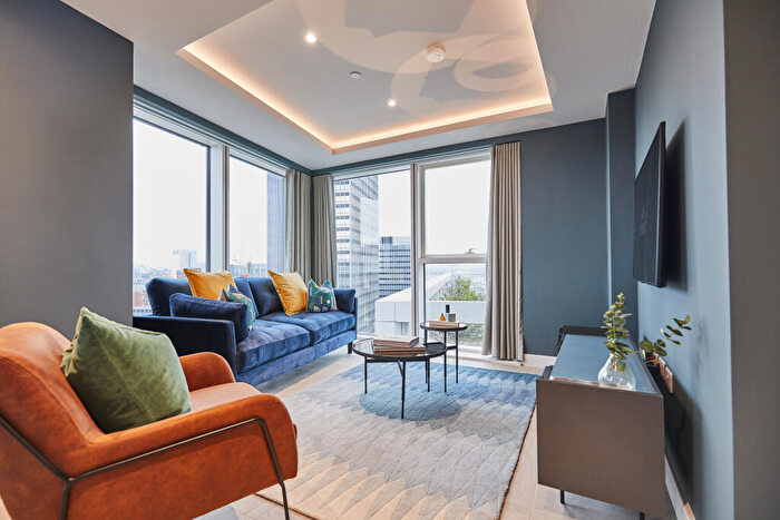 2 Bedroom Flat To Rent In Rochdale Road, Manchester, Greater Manchester, M4