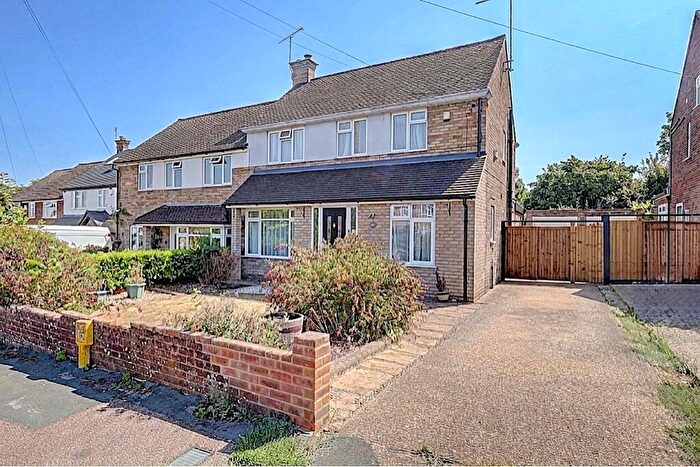 3 Bedroom Semi-Detached House For Sale In Cedar Avenue, Hazlemere, High Wycombe, Buckinghamshire, HP15