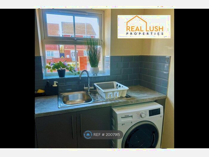 4 Bedroom End Of Terrace House To Rent In Arms Court, Walsall, WS2