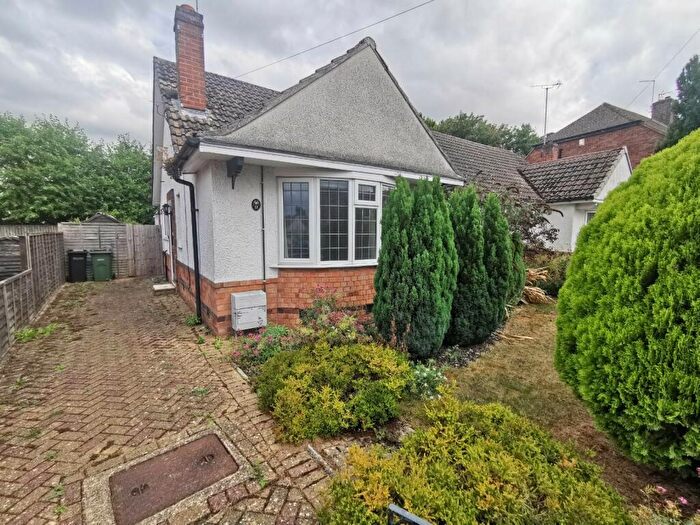 2 Bedroom Bungalow To Rent In Lowcroft Drive, Oadby, LE2