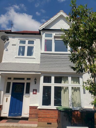 4 Bedroom Semi-Detached House To Rent In New Road, London, N22