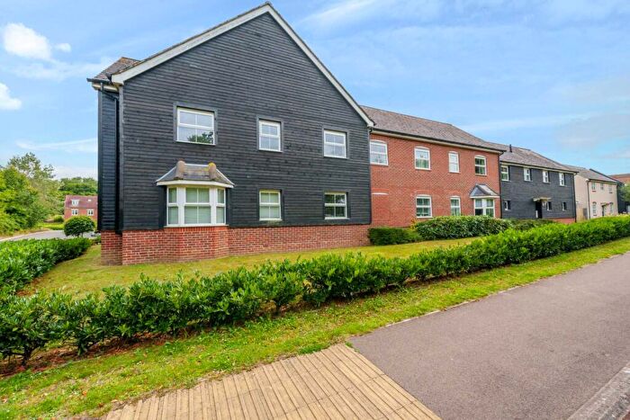 2 Bedroom Apartment To Rent In Woodcock Chase, Jennett`s Park, RG12