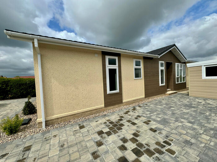 2 Bedroom Park Home For Sale In Ely, Cambridgeshire, CB6