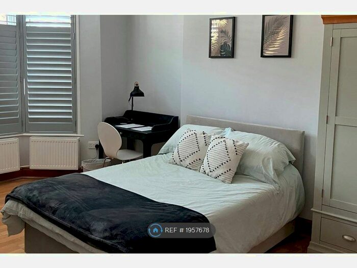 2 Bedroom Flat To Rent In Bowes Park, London, N22