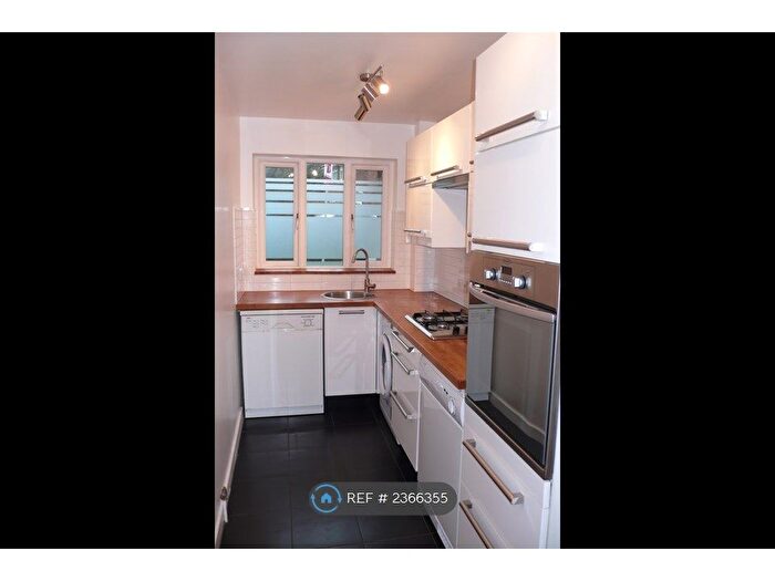 2 Bedroom Flat To Rent In Worple Road, London, SW20