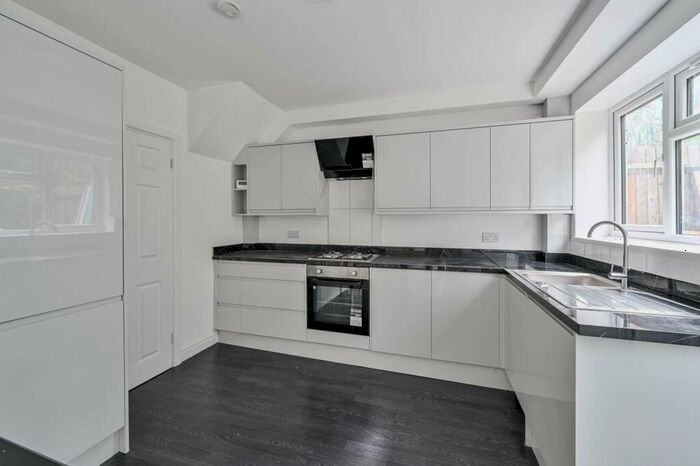 3 Bedroom Terraced House To Rent In Belson Road, Woolwich, London, SE18