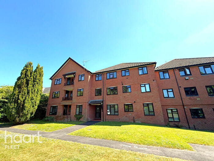 2 Bedroom Flat To Rent In Chudleigh Court, Farnborough, GU14