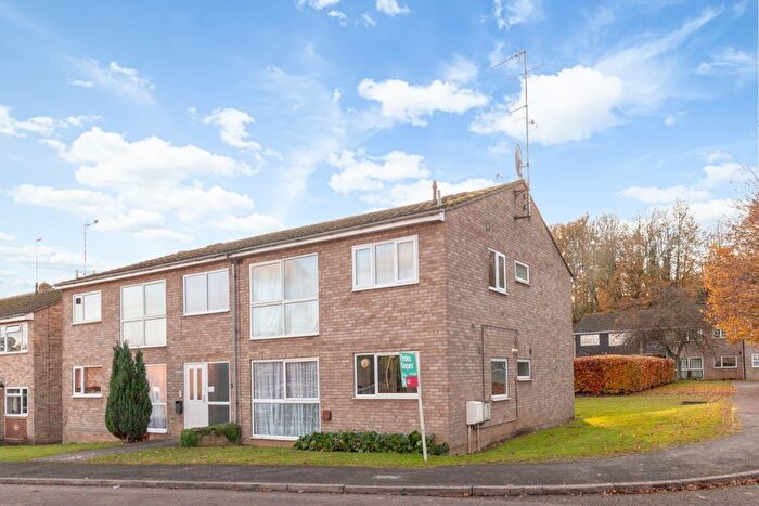 2 Bedroom Flat To Rent In Lodge Close, Banbury, OX16