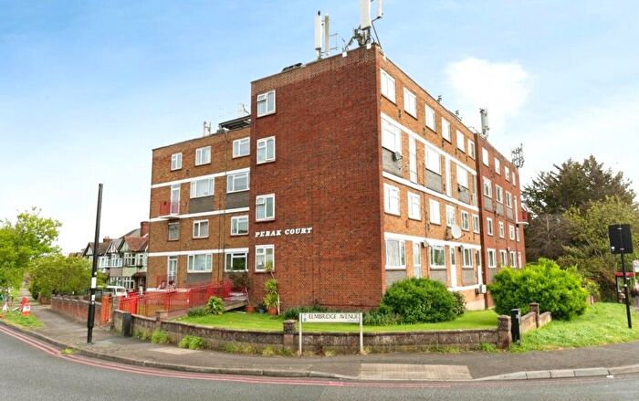 2 Bedroom Flat For Sale In Elmbridge Avenue, Surbiton, Surrey, KT5