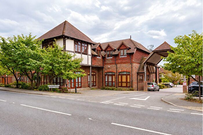 2 Bedroom Flat For Sale In London Road, Hurst Green, TN19