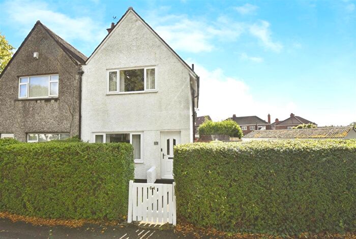 3 Bedroom Semi-detached House For Sale In James Reckitt Avenue, Hull, HU8