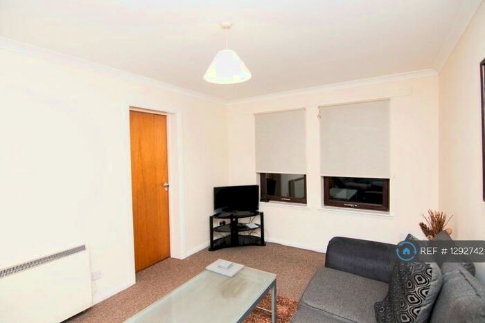 2 Bedroom Flat To Rent In Headland Court, Aberdeen, AB10
