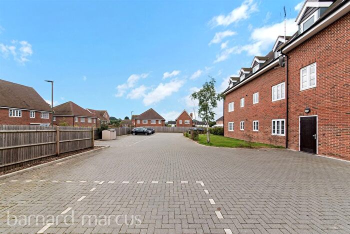 2 Bedroom Flat For Sale In Dover Road, Tadworth, KT20