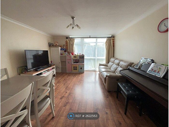 2 Bedroom Maisonette To Rent In Carlton House, Rickmansworth, WD3