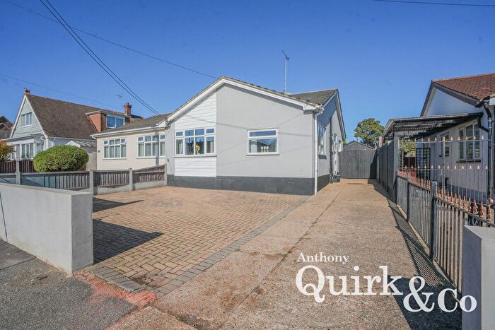 2 Bedroom Semi-Detached Bungalow For Sale In Wincoat Drive, Benfleet, SS7